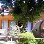 D'hotes Neptune Wood Bed & Breakfast