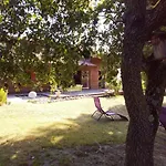 D'hotes Neptune Wood Bed & Breakfast