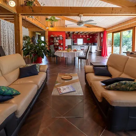 D'hotes Neptune Wood Bed and Breakfast 3*