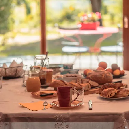 D'hotes Neptune Wood Bed & Breakfast
