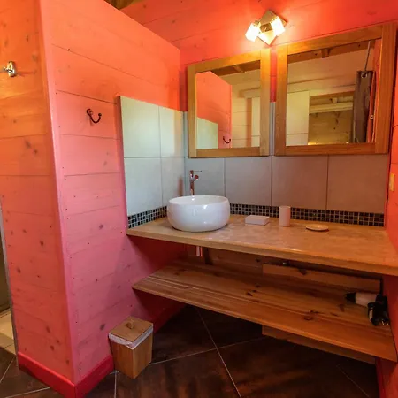 D'hotes Neptune Wood Bed and Breakfast 3*