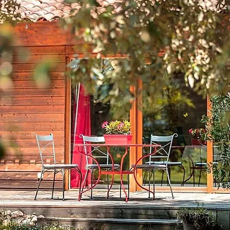 D'hotes Neptune Wood Bed & Breakfast Arzens