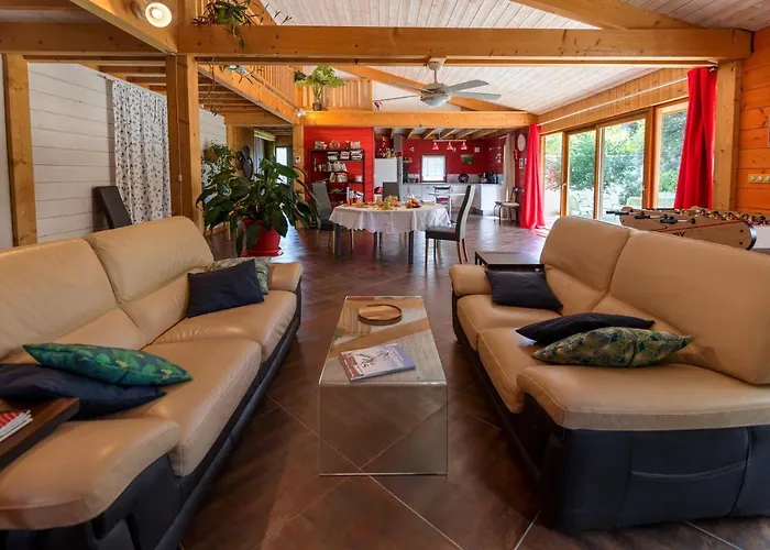 D'hotes Neptune Wood Bed & Breakfast 3*